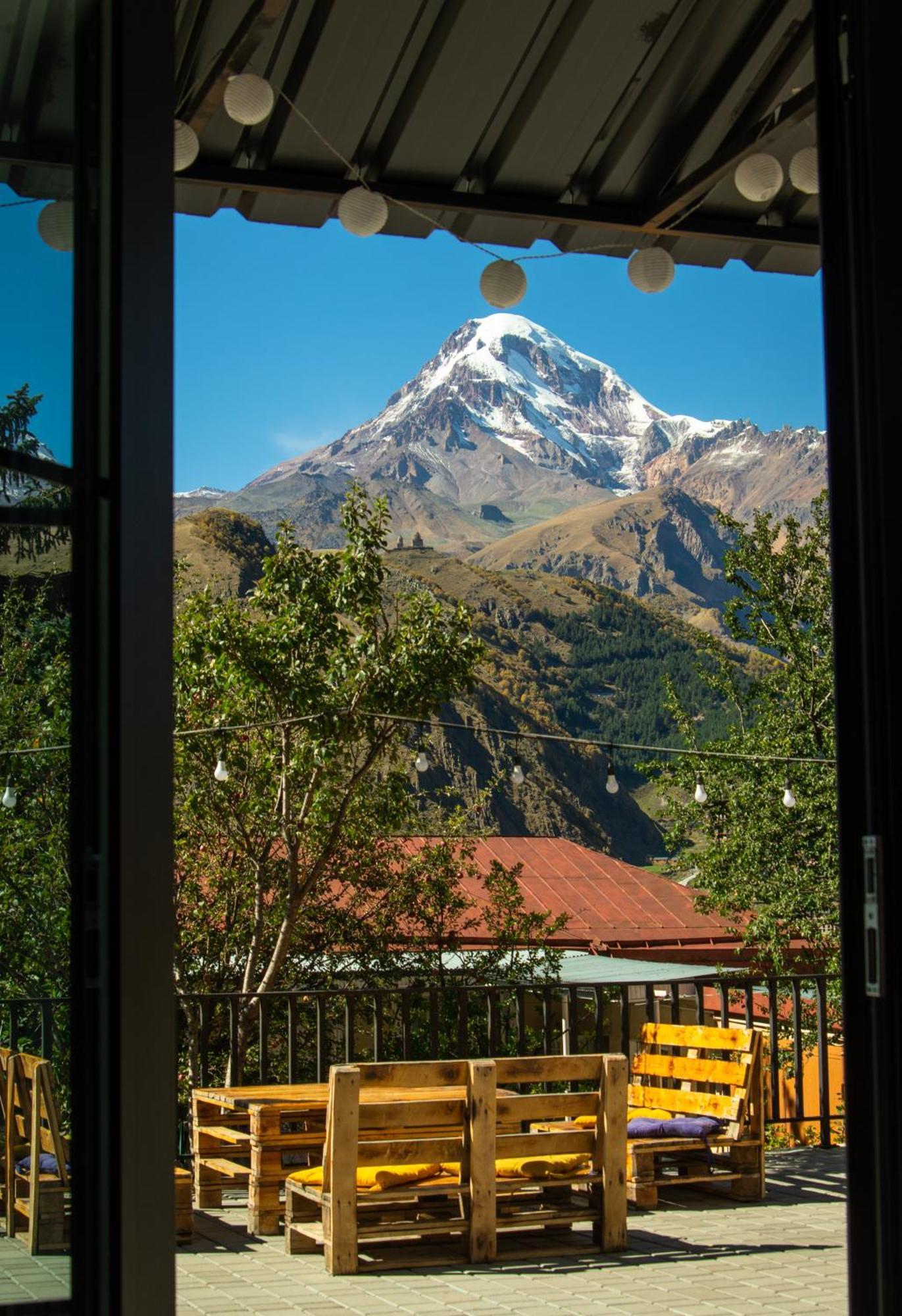 Planet Kazbegi Hotell Eksteriør bilde
